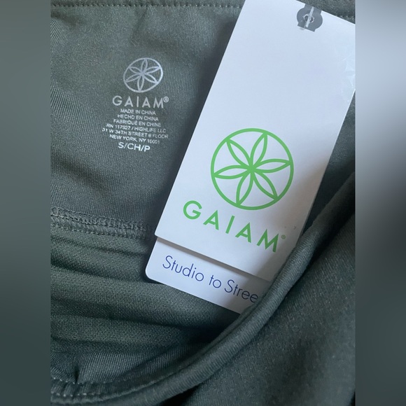 NEW Gaiam Olive Green Hi Rise Woven Short Small - Picture 4 of 4